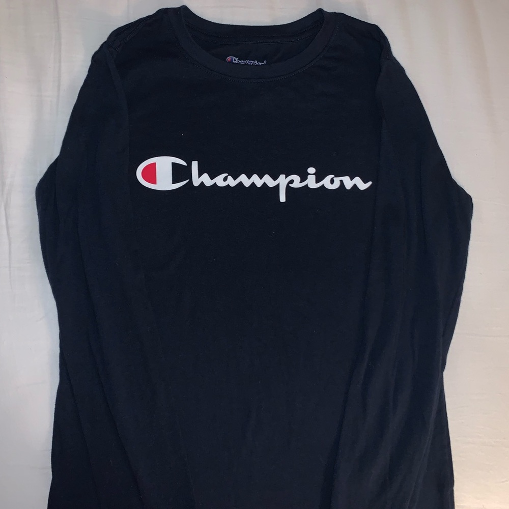 CHAMPION long sleeve t-shirt.